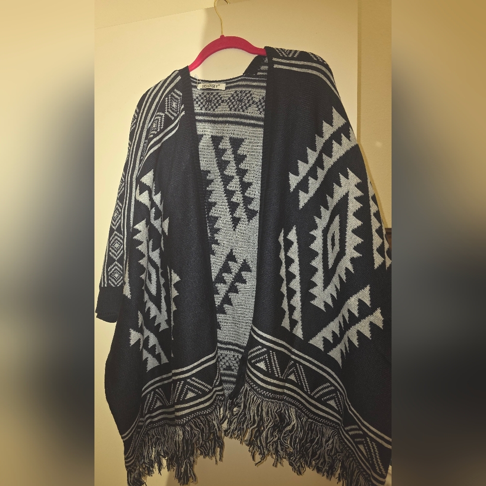 Blue and white Deluxsey open poncho NWT